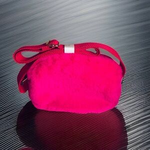 🆕 GENEVA FAUX FUR BELT BAG, SLING BAG, CROSSBODY W/ ADJ STRAP 9.5”L 6”H 3”W